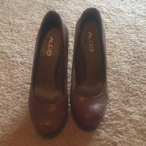 Aldo size 7 brown shoes